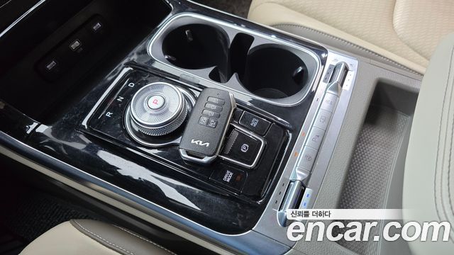 Kia Canival 2023 — photo 9