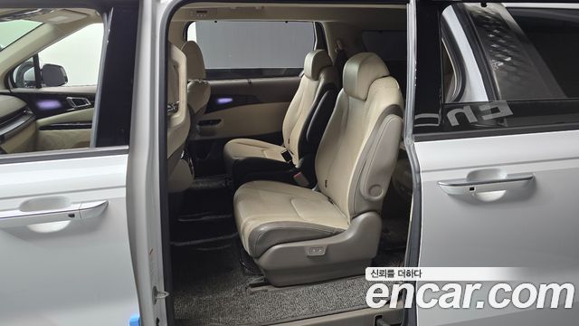 Kia Canival 2023 — photo 11