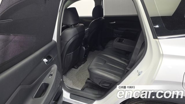 Hyundai Santafe 2023 — photo 18