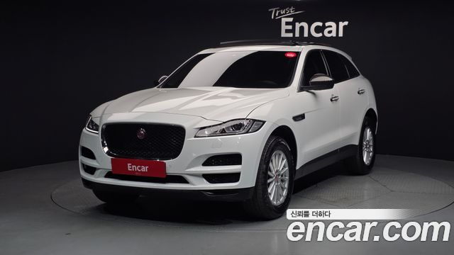 Jaguar F-PACE 2018 — photo 1
