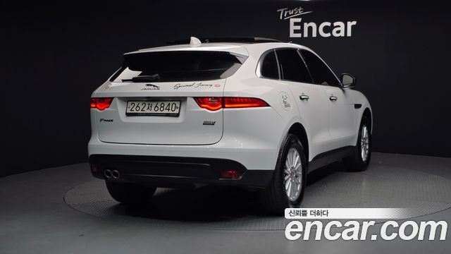 Jaguar F-PACE 2018 — photo 2