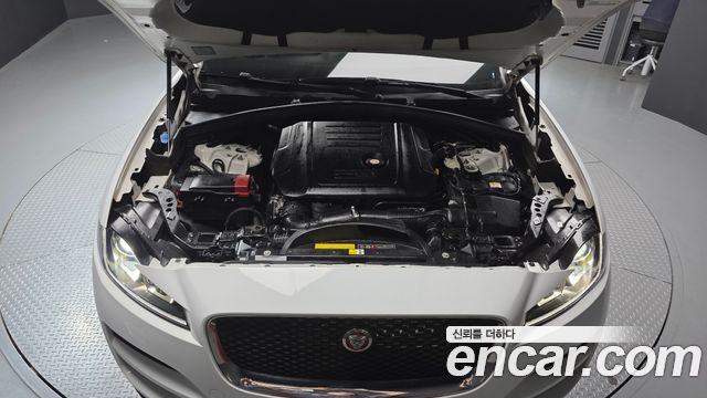 Jaguar F-PACE 2018 — photo 6