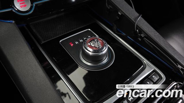 Jaguar F-PACE 2018 — photo 9
