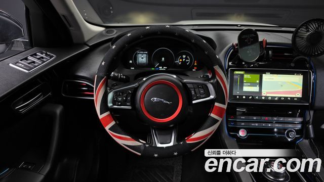 Jaguar F-PACE 2018 — photo 15