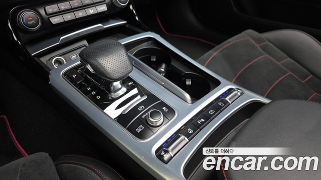 Kia Stinger 2023 — photo 12
