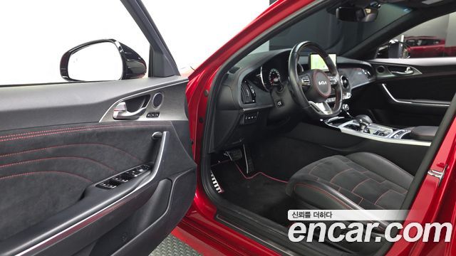 Kia Stinger 2023 — photo 13