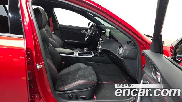 Kia Stinger 2023 — photo 17