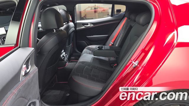 Kia Stinger 2023 — photo 16