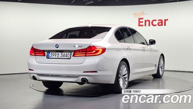 BMW 5-Series 2018 — photo 2