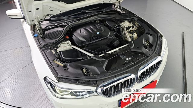 BMW 5-Series 2018 — photo 6