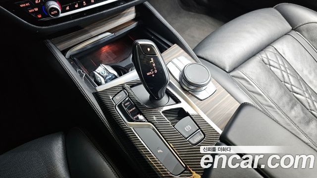 BMW 5-Series 2018 — photo 9