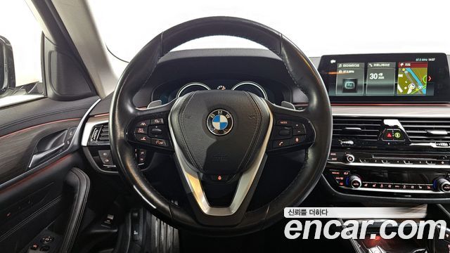 BMW 5-Series 2018 — photo 12