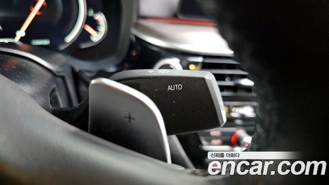 BMW 5-Series 2018 — photo 16