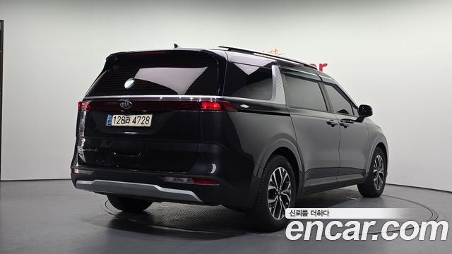 Kia Canival 2021 — photo 2