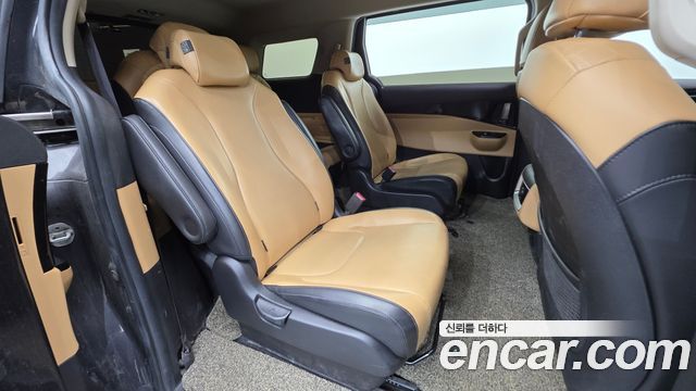Kia Canival 2021 — photo 25