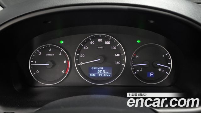 Hyundai Starex 2017 — photo 11