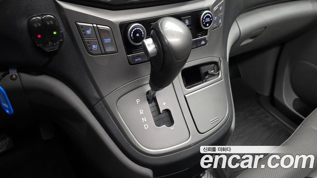 Hyundai Starex 2017 — photo 12