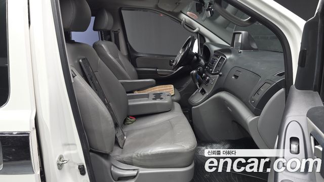 Hyundai Starex 2017 — photo 13