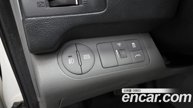Hyundai Starex 2017 — photo 24