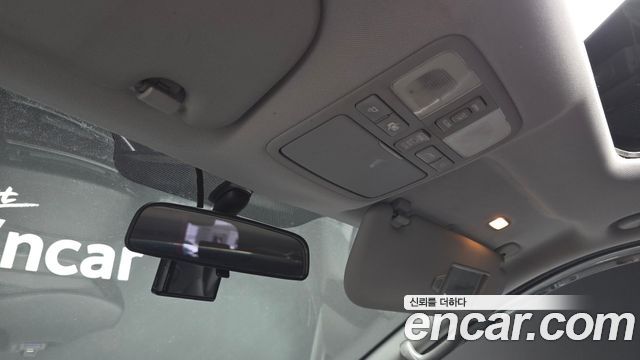 Hyundai Starex 2017 — photo 25
