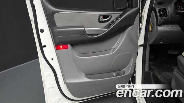 Hyundai Starex 2017 — photo 14