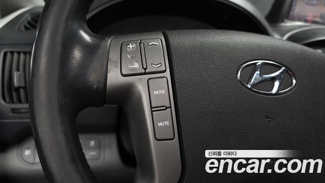 Hyundai Starex 2017 — photo 32