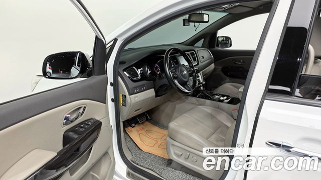 Kia Canival 2018 — photo 10
