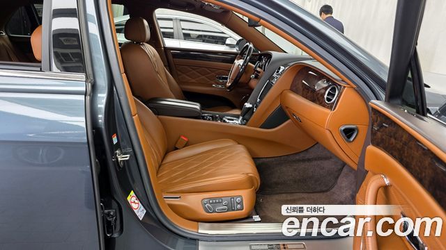Bentley Flying Spur 2015 — photo 11