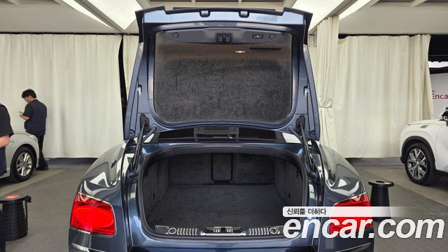 Bentley Flying Spur 2015 — photo 20
