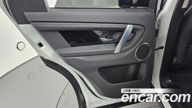 Land Rover Discovery Sport 2022 — photo 15