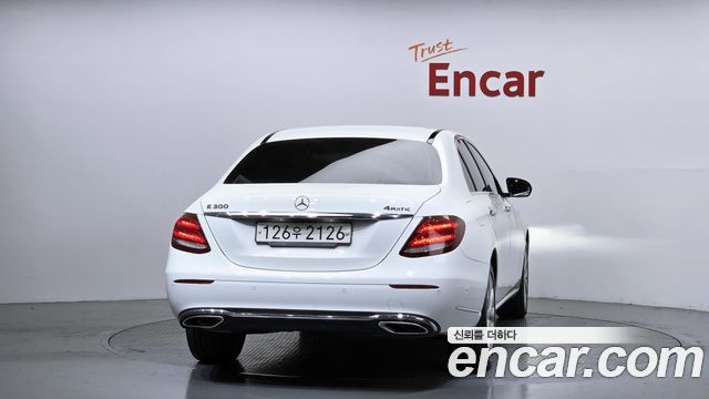 Mercedes-Benz E-Class 2018 — photo 4