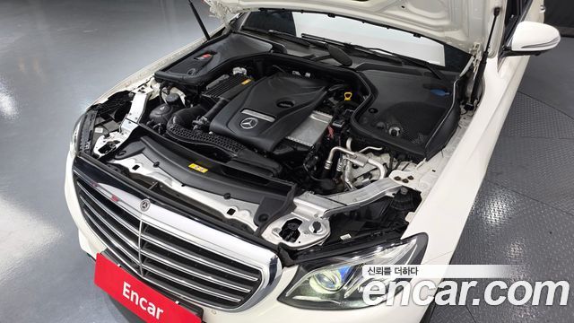 Mercedes-Benz E-Class 2018 — photo 6