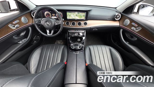 Mercedes-Benz E-Class 2018 — photo 8