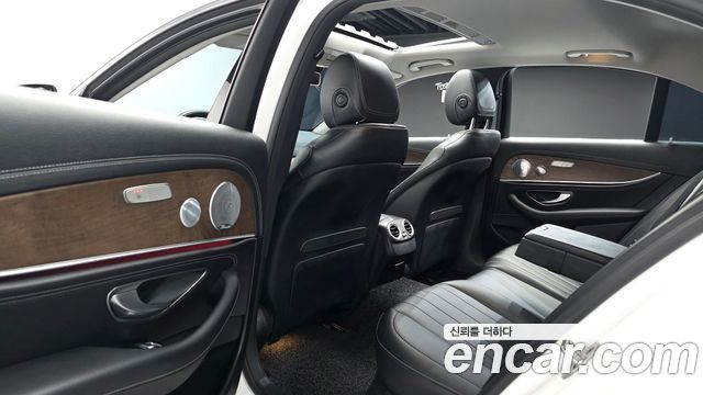 Mercedes-Benz E-Class 2018 — photo 9