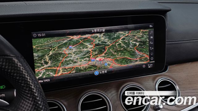 Mercedes-Benz E-Class 2018 — photo 14