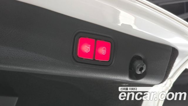 Mercedes-Benz E-Class 2018 — photo 17