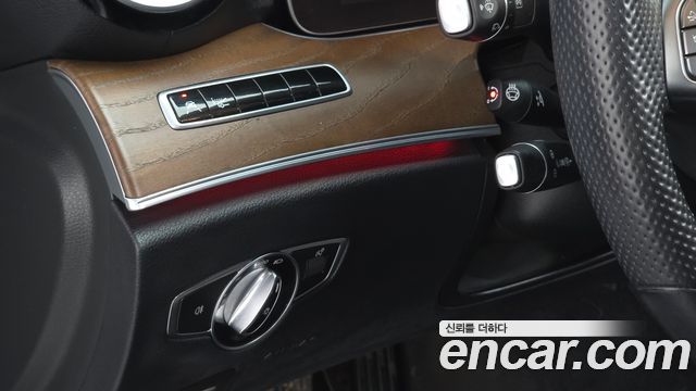Mercedes-Benz E-Class 2018 — photo 19