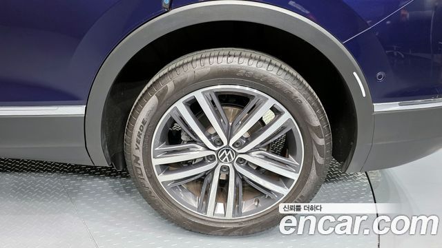 Volkswagen Tiguan 2023 — photo 7