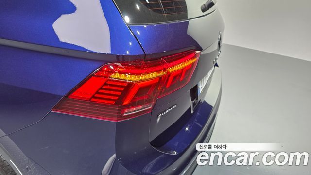 Volkswagen Tiguan 2023 — photo 9