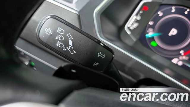 Volkswagen Tiguan 2023 — photo 27