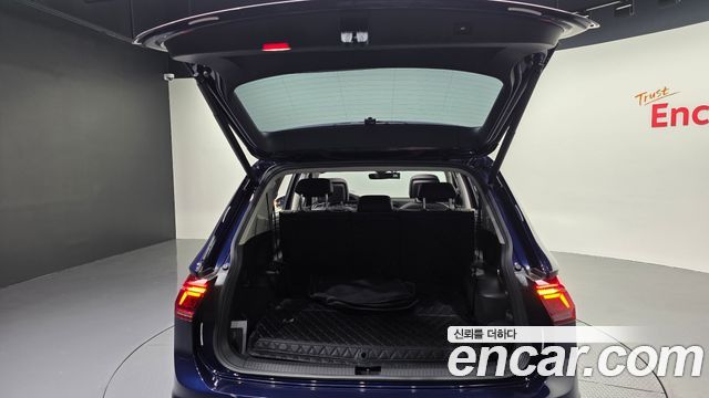Volkswagen Tiguan 2023 — photo 33