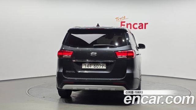 Kia Canival 2018 — photo 4