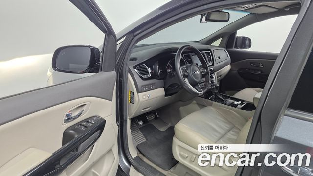 Kia Canival 2018 — photo 10