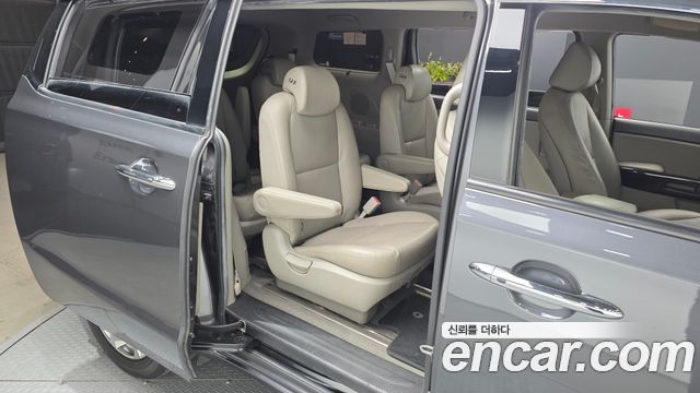 Kia Canival 2018 — photo 11