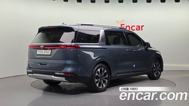 Kia Canival 2021 — photo 2