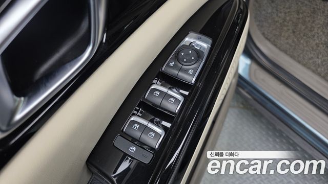 Kia Canival 2021 — photo 17
