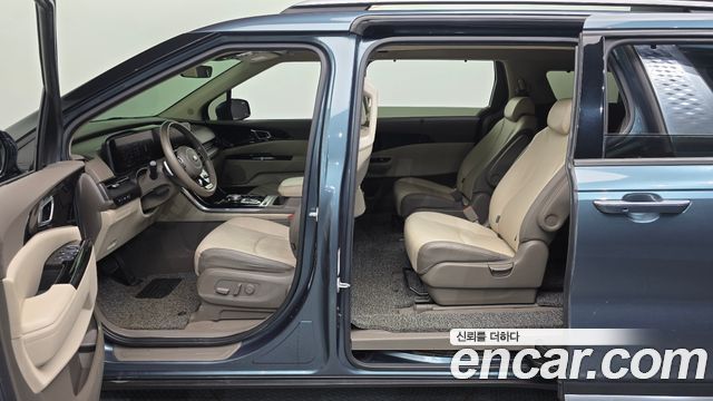 Kia Canival 2021 — photo 22
