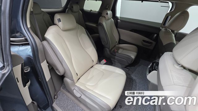 Kia Canival 2021 — photo 24