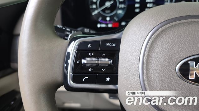 Kia Canival 2021 — photo 32