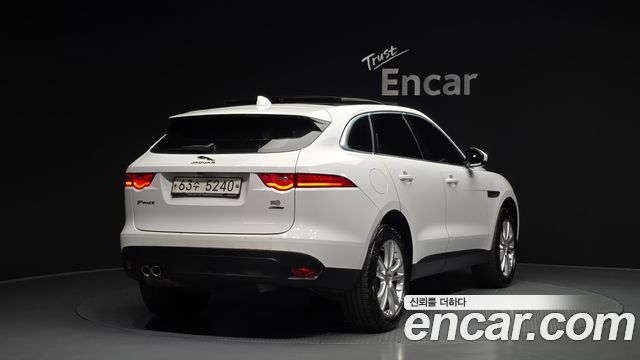Jaguar F-PACE 2018 — photo 2